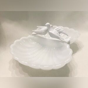 Avon Lovebirds Dove Soap Dish / Trinket Tray – Milk Glass Vintage Clam Design